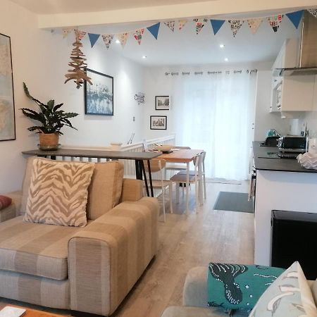 Starboard Side Brixham - Ideal Seaside Getaway With Parking Exterior photo