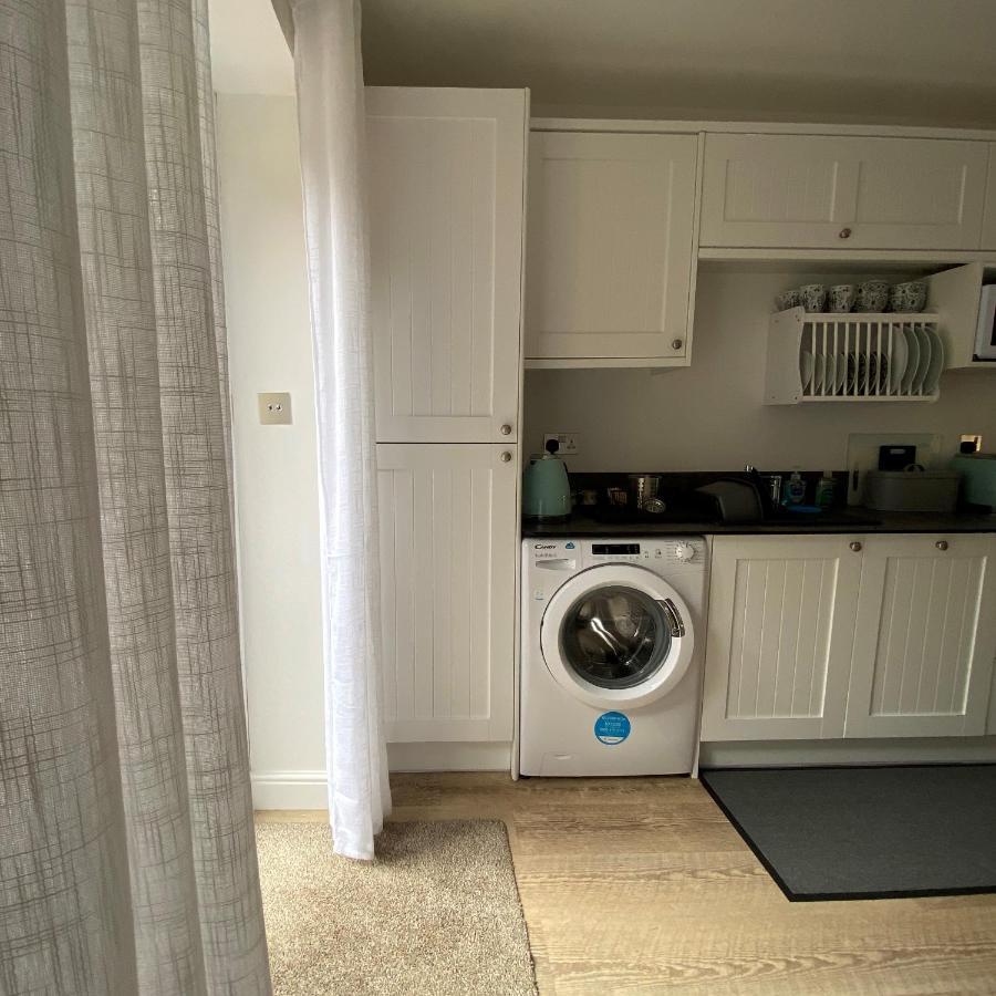 Starboard Side Brixham - Ideal Seaside Getaway With Parking Exterior photo